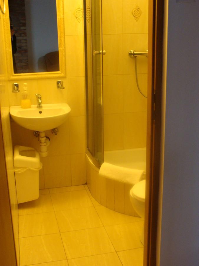 Karczma Pod Topolami Ratowo-Piotrowo Exteriér fotografie